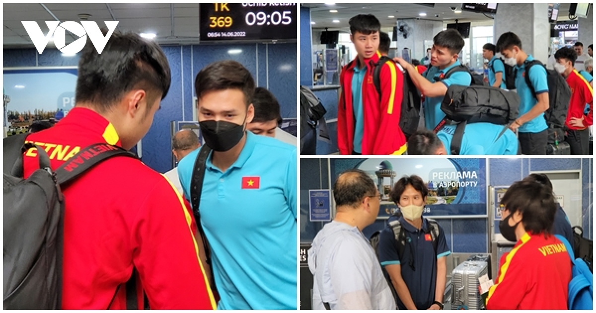 HLV Gong Oh Kyun cùng dàn cầu thủ U23 Việt Nam lên đường về Hà Nội